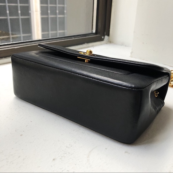Vintage Chanel flap bag - Picture 4 of 8